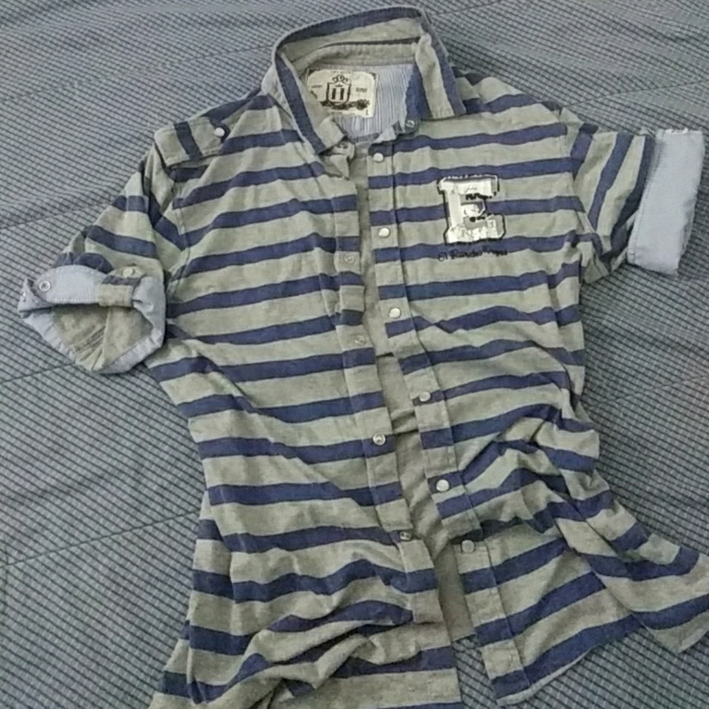 Striped button down short sleeves tshirt